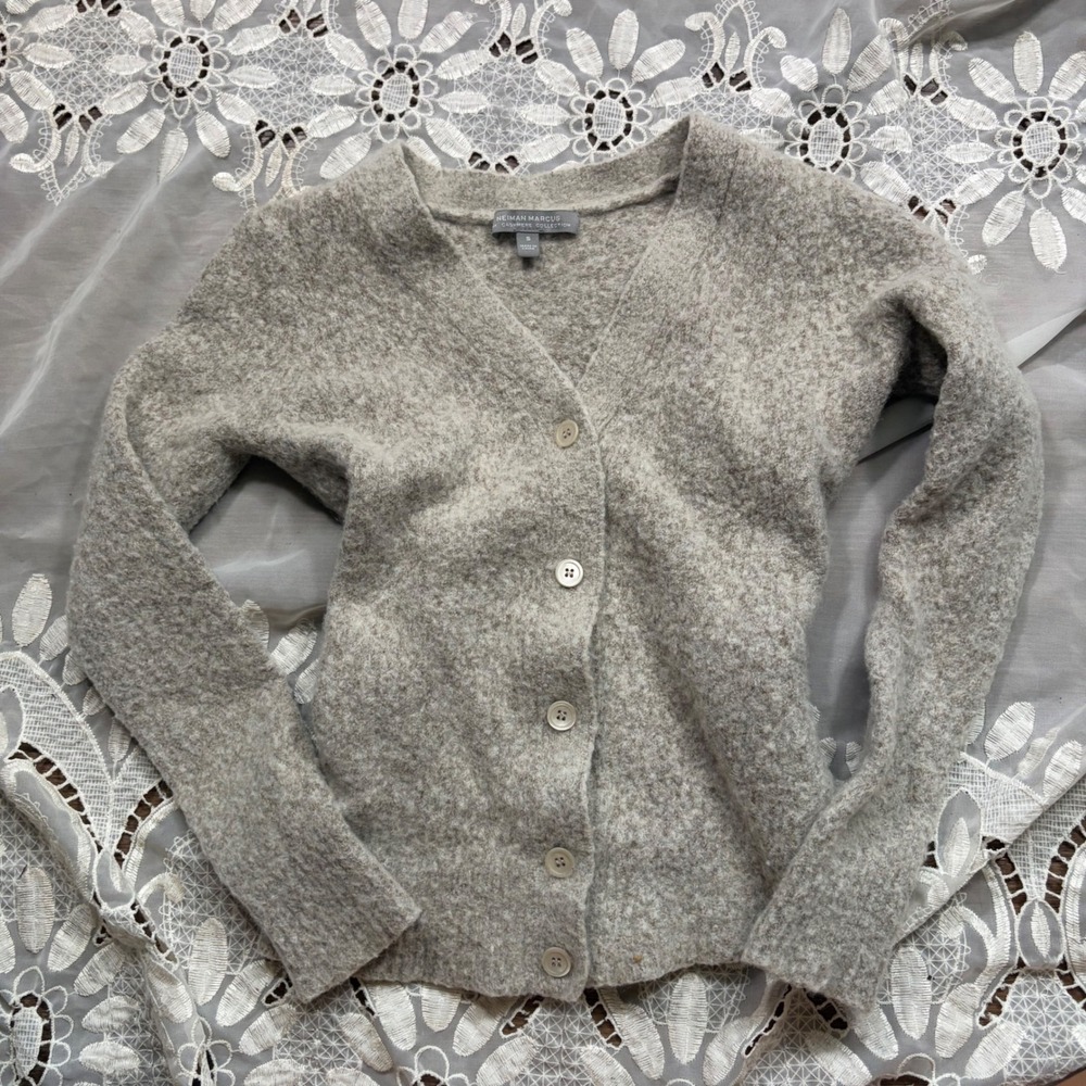 Neiman Marcus The Cashmere Collection Gray V-Neck Button Cardigan Sweater Small